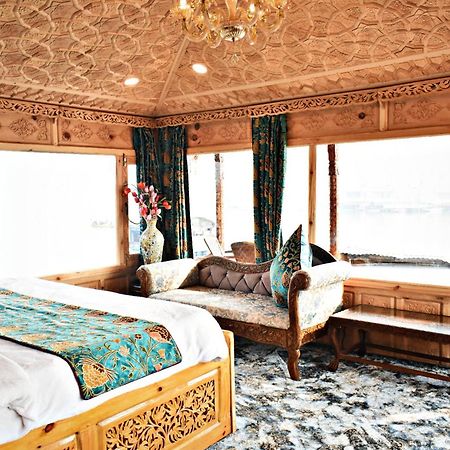 Отель Heritage Amina Group Of Houseboats Сринагар Экстерьер фото