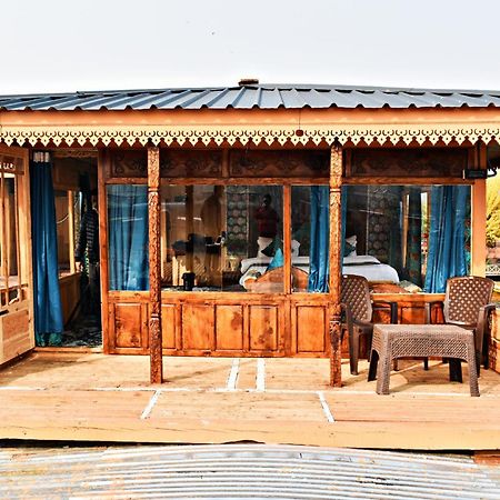 Отель Heritage Amina Group Of Houseboats Сринагар Экстерьер фото