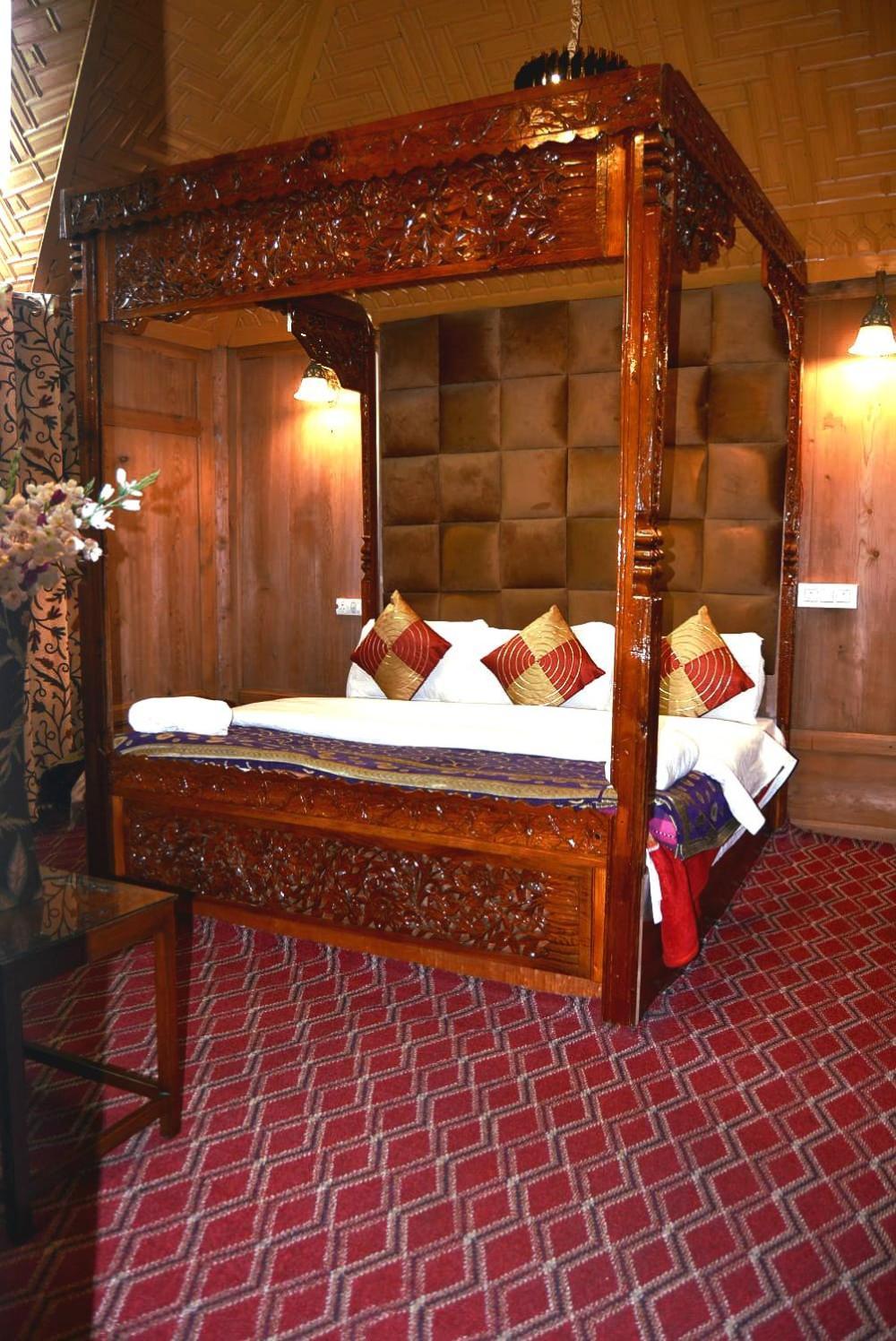 Отель Heritage Amina Group Of Houseboats Сринагар Экстерьер фото