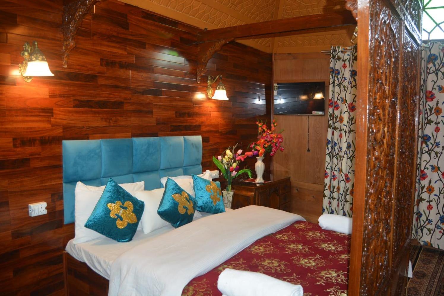 Отель Heritage Amina Group Of Houseboats Сринагар Экстерьер фото