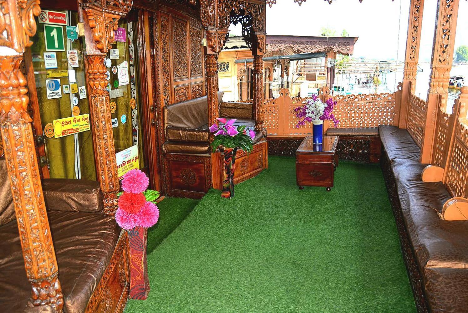Отель Heritage Amina Group Of Houseboats Сринагар Экстерьер фото