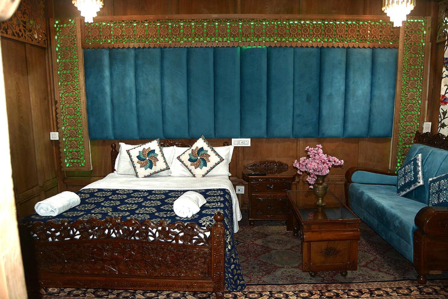 Отель Heritage Amina Group Of Houseboats Сринагар Экстерьер фото