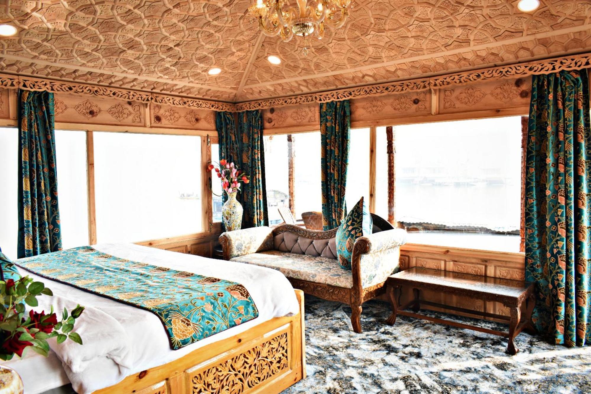 Отель Heritage Amina Group Of Houseboats Сринагар Экстерьер фото